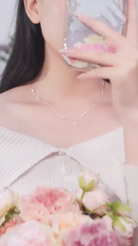 D0403 Dây chuyền bạc nữ TLEE hoa nhí kết nối, dáng nhỏ nhẹ và tinh tế. Thêm nét tươi mới cho phong cách mỗi ngày 🌷 #daychuyenbactlee #lactaybactlee #khuyentaibactlee #trangsuc #tleejewelry 