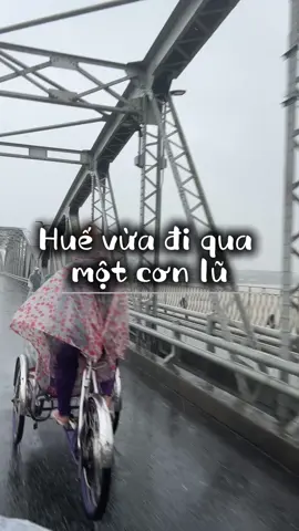 Cơn lũ lịch sử 2025 ở Huế. Nước có thể cuốn trôi nhiều thứ… nhưng không cuốn được tấm lòng người Huế. Rứa mới thấy, thương chi lạ.🥰#hue #75huế #lulut #xuhuong #rewiew 