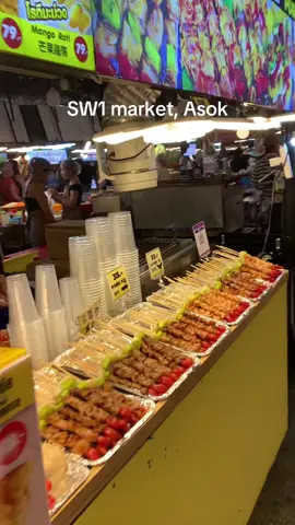 New Market in Asok. Great use of what was previously a big empty car park.  #bangkok #asok #thailand #food #market 