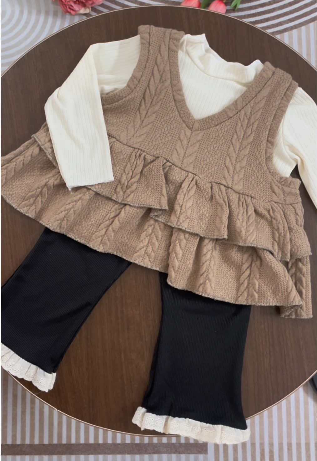 Sét áo gile len thừng áo giữ nhiệt kèm quần loe ren xinh iu cho bé#xuhuongtiktok #thoitrangtreem #quanaotreem #dothudongchobe #setboxinhchobe 