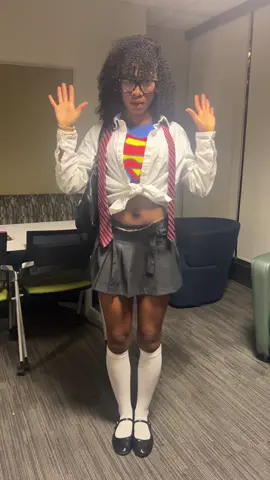 in this skirt??💋❤️ supergirllll #supergirl#superman#halloweenhotties#happyhalloween#halloweenfit