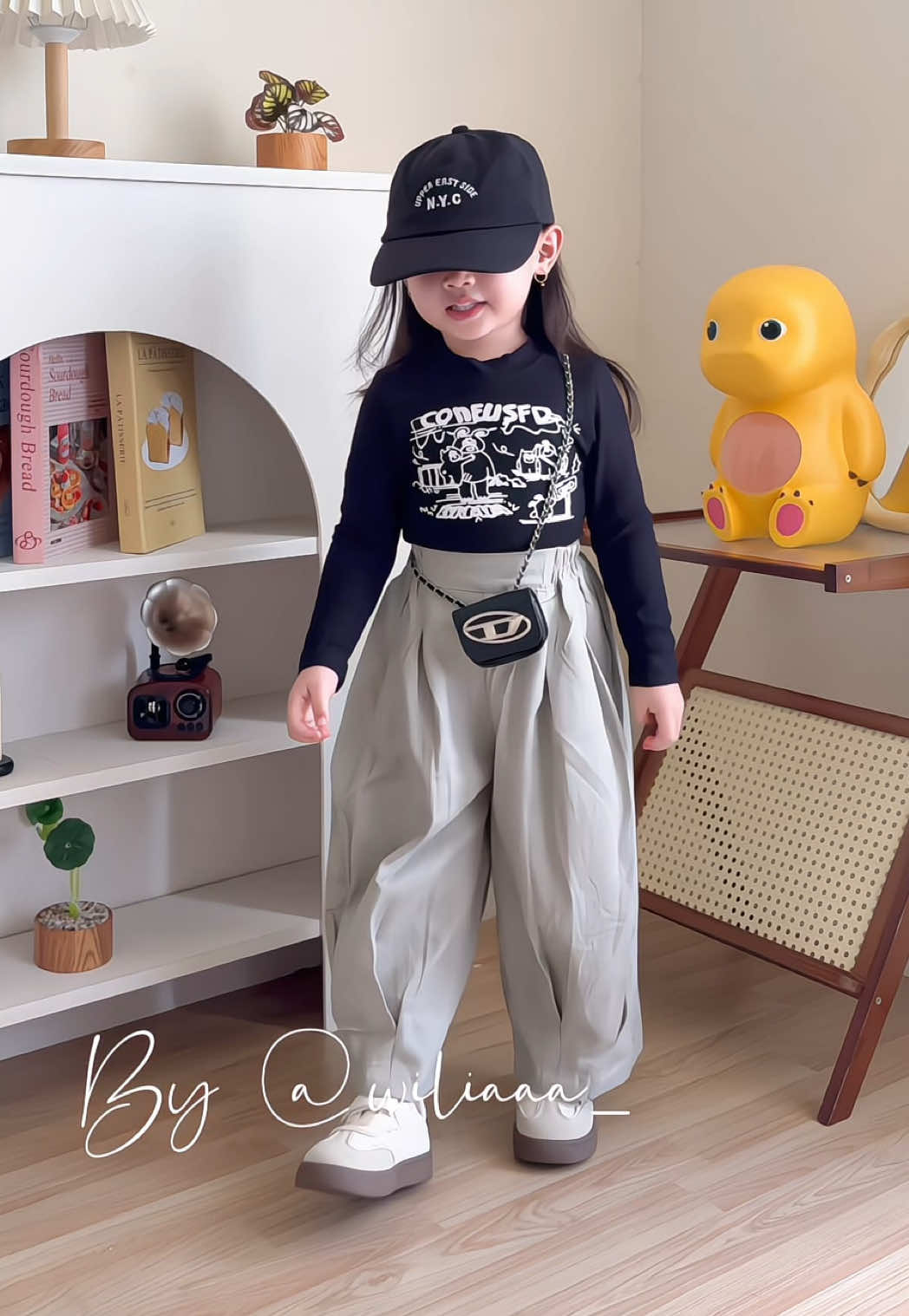 Jatuh cinta sama setelan nya 😍 cakep pwuoll #setelananakperempuan #setelananakkoreanstyle #setelananak 