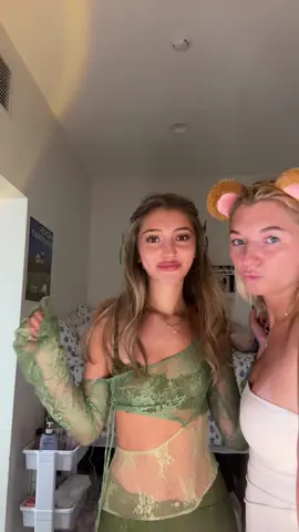 Wyd when poison ivy fembot and hamster walk into tha room 