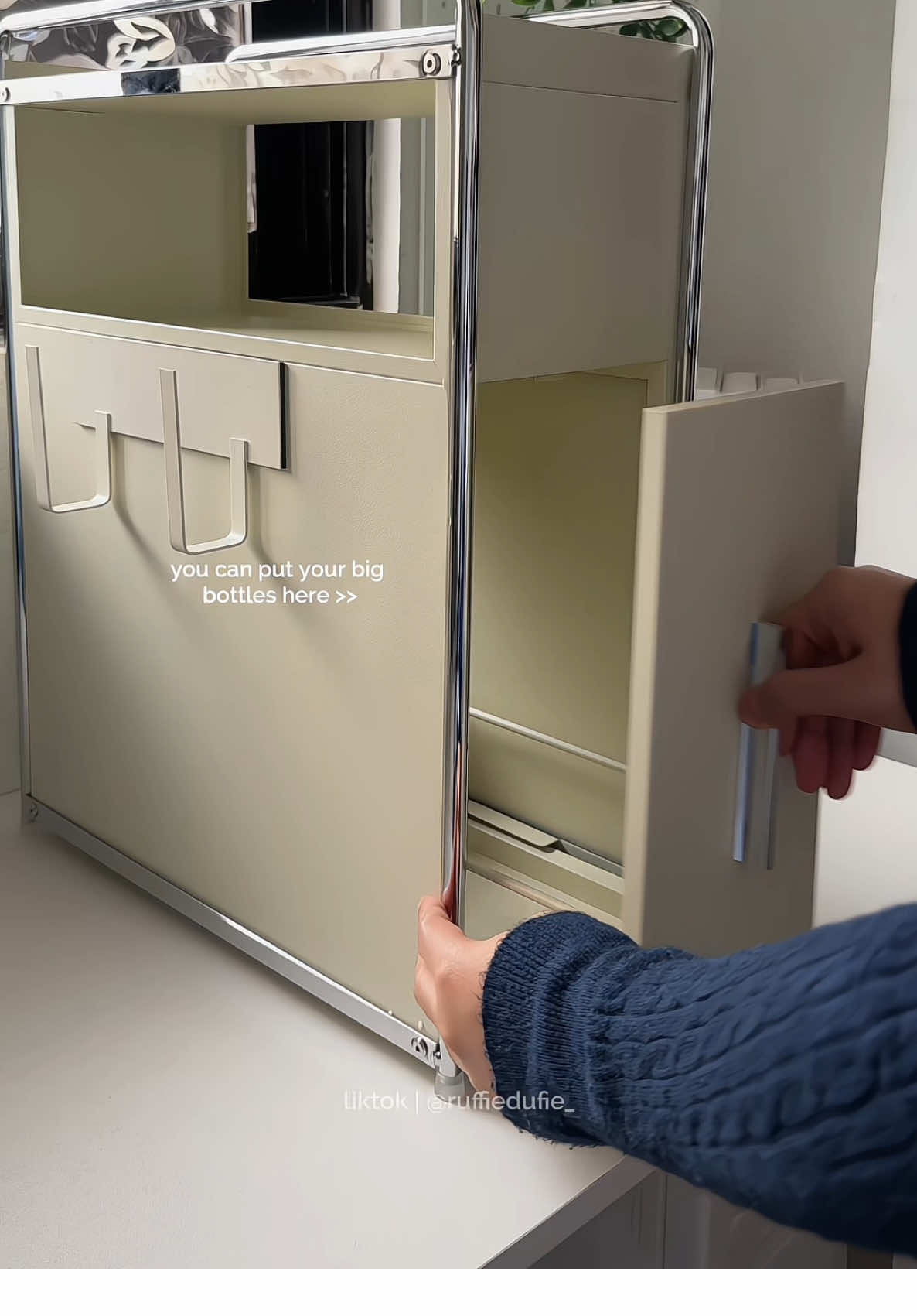 this pull out cabinet storage— every kitchen MUST HAVES! 🪄💯 #kitchenware #foryou #storagecabinet #condimentsorganizer #homeessentials 