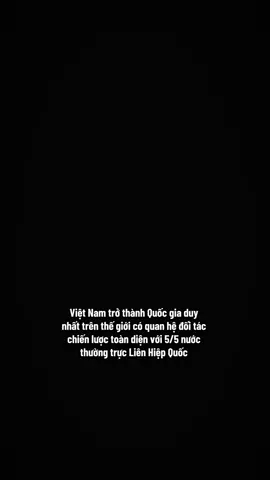 Chiều 29-10 (giờ Anh, rạng sáng 30-10 giờ Việt Nam), ngay sau hội đàm, Tổng Bí thư Tô Lâm và Thủ tướng Anh Keir Starmer cùng thông qua tuyên bố chung về việc thiết lập quan hệ Đối tác chiến lược toàn diện Việt Nam - Anh. Với diễn biến này, Anh trở thành quốc gia thứ 14 trên thế giới có cấp độ quan hệ này với Việt Nam. Điều này cũng đánh dấu việc Việt Nam đã có quan hệ Đối tác chiến lược toàn diện với 5/5 nước thường trực Hội đồng Bảo an Liên hợp quốc gồm Nga, Trung Quốc, Mỹ, Pháp và Anh. #vietnam #fyp #chinhtri 