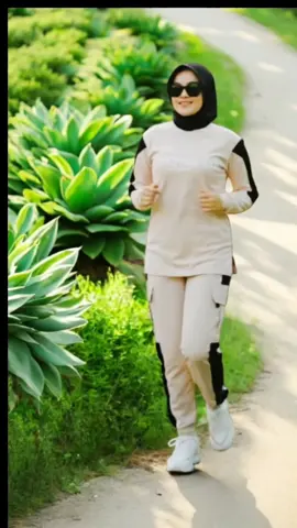 Rekomendasi outfit olahraga wanita kekinian, baju setelan atasan kaos celana cargo panjang kain katun combed sport nyaman di pakai #bajuolahragawanita #setelanolahragawanita #setelanolahragamuslimah #tren #fypage 
