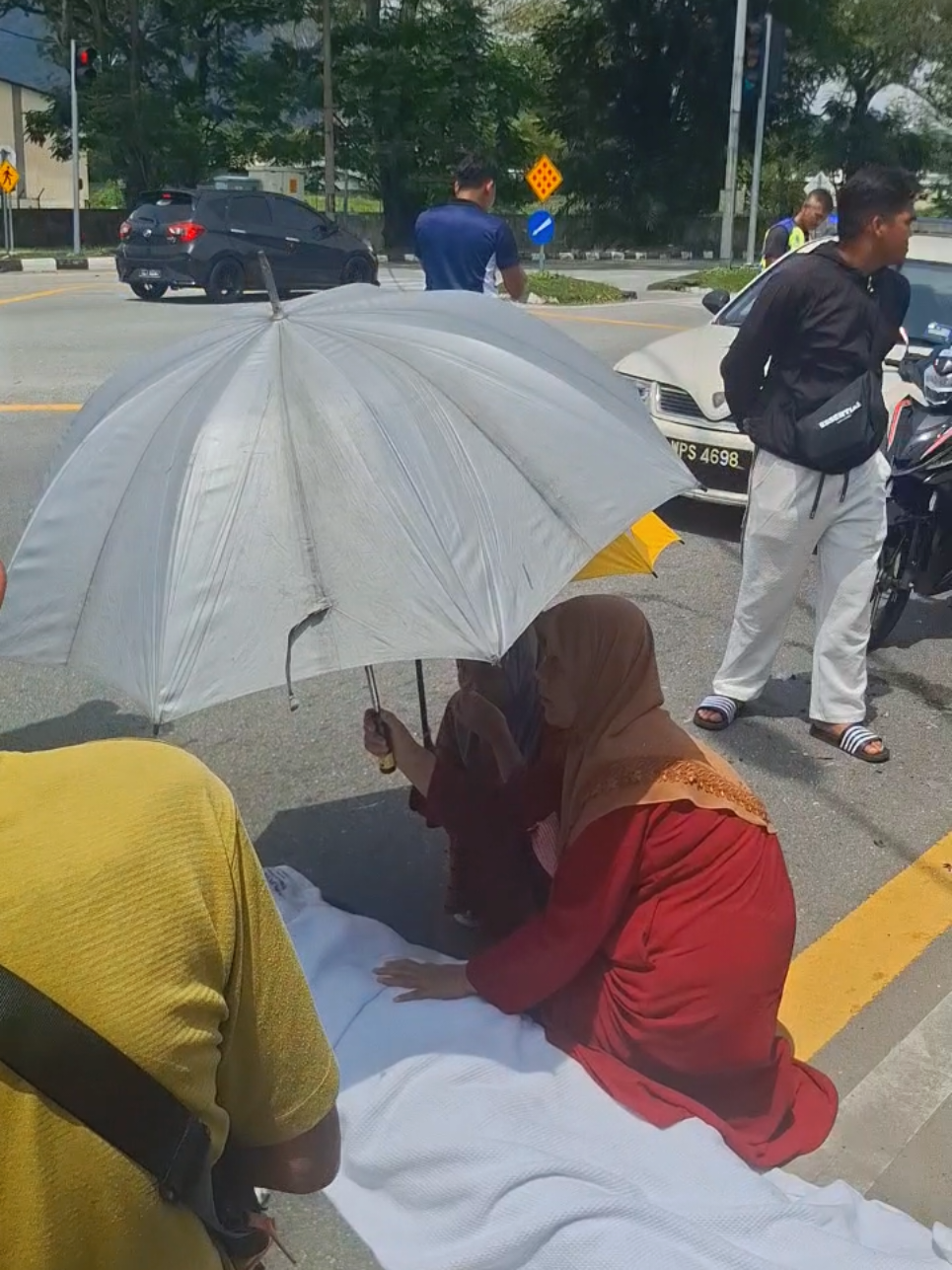 চোখের সামনে স্পট ডেট..!😅🏍️#মালোশিয়া_প্রবাসী🇧🇩❤️🇲🇾 #foryoupageofficiall #everyoneシ゚viralシviralシfypシ゚viralシalシ 