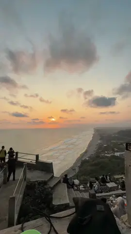 mosok ra pengen rene cah 😋#paralayang #bantul #jogja #bukitshoka #pantaiselatan 