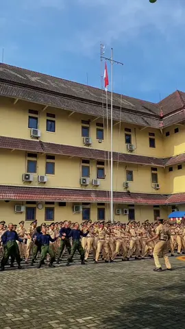 Selamat kepada catar & catir sudah melewati masa BINAFITAL selama 3 bulan, dan kini sudah di lantik menjadi Taruna Taruni Politeknik Bumi Akpelni Semarang angkatan 61, tetap semangat karena perjalanan masih panjang,,,,, sukses selalu kalian@KampusPBA.Official 