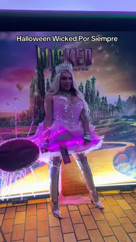 Así se puso la alfombra amarilla del Halloween de Wicked Por Siempre con Las Pérdidas: Wendy Guevara, Paola Suárez y Karina Torres #wicked #lasperdidas #wendyguevara #paolasuarez #karinatorres 