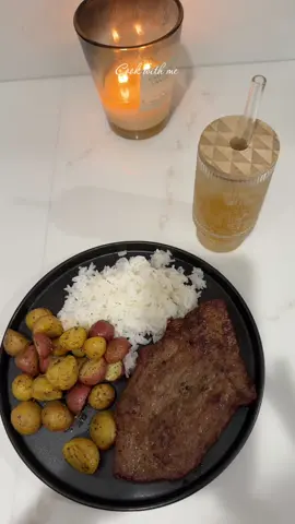 Cook with me 🥩 🥔 definitely going to be doing more of these, as I’m learning to cook so please be nice <3 