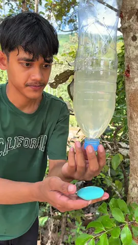 The guys shows SMART idea save Water and Soaps for SURVIVAL tip #camping #bushcraft #Outdoors #survival 