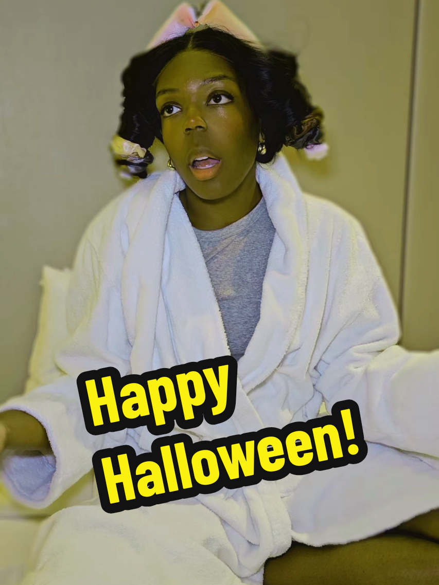 Spending Halloween in another country, so this is the best I could do 😆 #cindylouwho #halloween #thegrinch #howthegrinchstolechristmas 