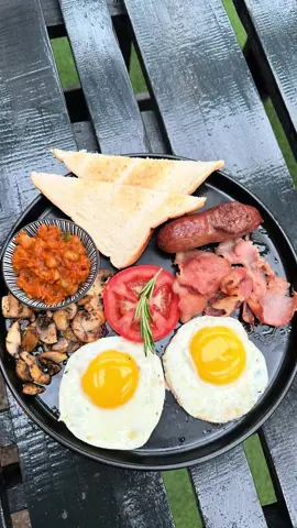 Durban, I just found another hidden gem 🌿🍳🥓 Brunch at @Backyard on Davenport on Davenport was everything beautifully plated, filling, and surprisingly affordable. A calm, beautiful space perfect for a slow morning or a catch-up over good food. 📍 120 Helen Joseph Road, Davenport #durbanbrunchspots #durbanhiddengems #backyardondavenport #breakfastspot #durbanfoodie 