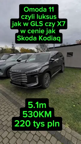 Czy znacie Omodę 11 – czyli potężne, luksusowe auto za grosze? 🇨🇳🔥 Oto Exeed VX, który jeśli wejdzie do Europy, będzie znany właśnie jako Omoda 11. To SUV klasy premium, który w Chinach kosztuje niewiele, a po sprowadzeniu do Polski jego cena wynosiłaby około 220 000 zł. Za taką kwotę dostajemy samochód, który oferuje to, co w Europie kosztuje 700–800 tysięcy złotych — przestrzeń, komfort i moc. 7 miejsc, potężny napęd hybrydowy o łącznej mocy 530 KM, zasięg elektryczny do 150 km i jakość wykonania, która zawstydza niejednego niemieckiego „luksusa”. W środku — skóra Nappa, system audio Sony, masaże foteli i dopracowane detale. 📊 Podstawowe dane techniczne: Długość: 5100 mm Szerokość: 1940 mm Wysokość: 1795 mm Rozstaw osi: 2900 mm Napęd: PHEV (hybryda plug-in) Silnik spalinowy: 1.5T + dwa silniki elektryczne Moc łączna: 530 KM Bateria: 34,5 kWh (zasięg EV ok. 150 km) Zbiornik paliwa: 55 litrów 0–100 km/h: 4,8 sekundy W Europie nie dostaniemy tak dużego i komfortowego samochodu za tak niewielkie pieniądze. Dlatego warto śledzić, czy Omoda 11 rzeczywiście trafi na nasz rynek – bo jeśli tak, to może nieźle namieszać. Co o tym sądzicie — czy zapłacilibyście 220 tys. zł za SUV-a z 530 końmi? 💬 #ChińskieSamochody #Omoda11 #ExeedVX #LuksusZaGrosze #TanieLuksusoweAuta 