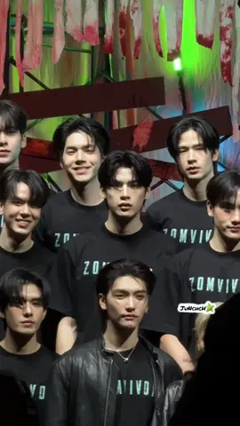 ลาเต้กับบอส อยู่เฟรมเดียวกันกรี๊ดดดดด ดีใจ แต่จะปล่อยคนหล่อรอบข้างไปไม่ได้น้องปังก็น่ารัก คนตรงกลางก็หล่อ ซ้ายบนก็สวยชื่ออะไรไม่รู้ ซ้ายดีขวาดีบนดีล่างดี 🫶🏻 #ZomvivorAwakeningNight #Bosschaikamon #LatteTNC  #บอสชัยกมล #LatteKim 