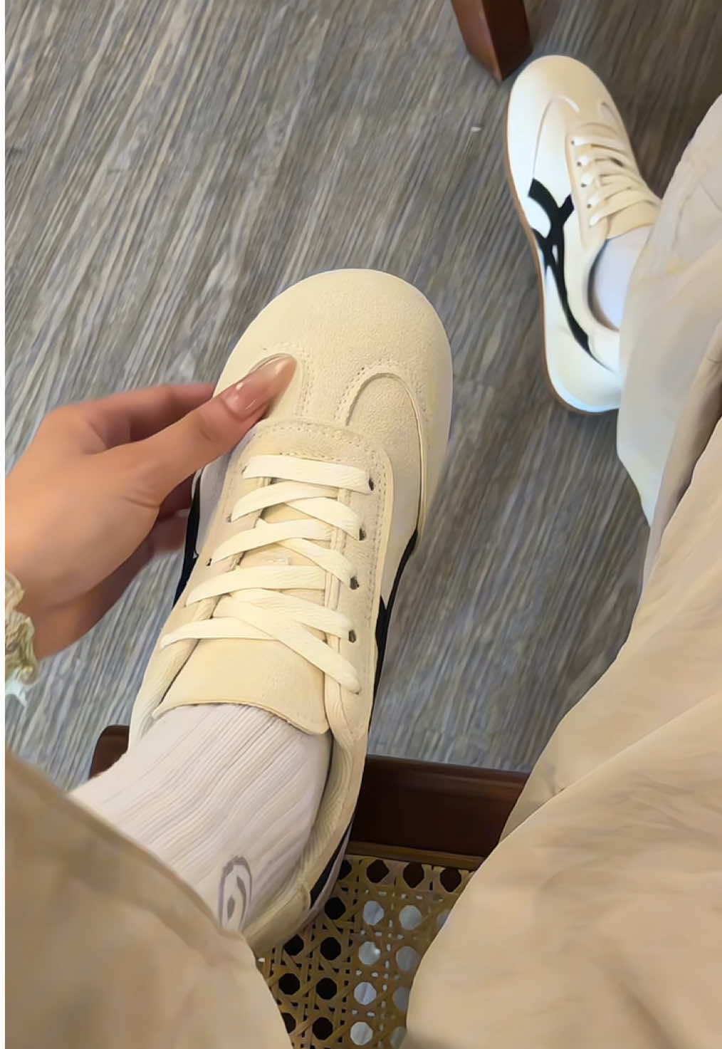 Giày da lộn mang lâu khum lo nhăn, gãy mũi giày nha #giaythethaonu #giaynu #giaybet #outfit #suabien 