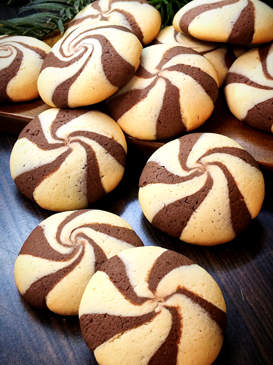 Burma(spiral) peçenye. Yağ -200 qr.(otaq temperaturunda) Duz-bir çimdik  Şəkər kirşanı-170qr Yumurta-2 Vanilin  Un-400-450qr(yumurta və undan asilidir) Kakao-1x.q. Ətraflı instaqram səhifəmdə.Link profildə. #kulinariya #şirniyyat #mətbəx #resept #peçenye 