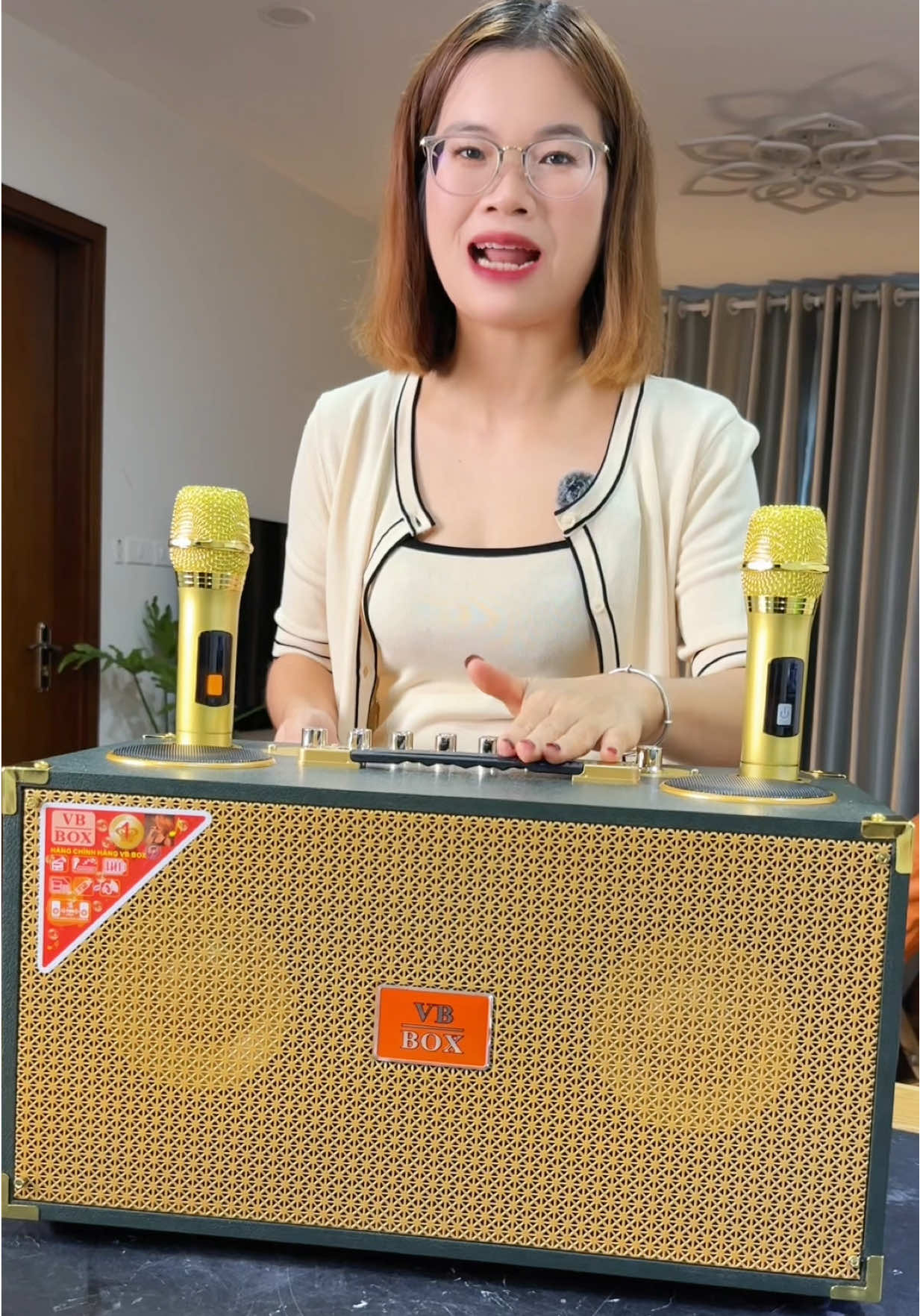 Loa karaoke kèm 2 micro không dây vừa đẹp vừa sang #kimthanhday #loakaraoke #xuhuong 