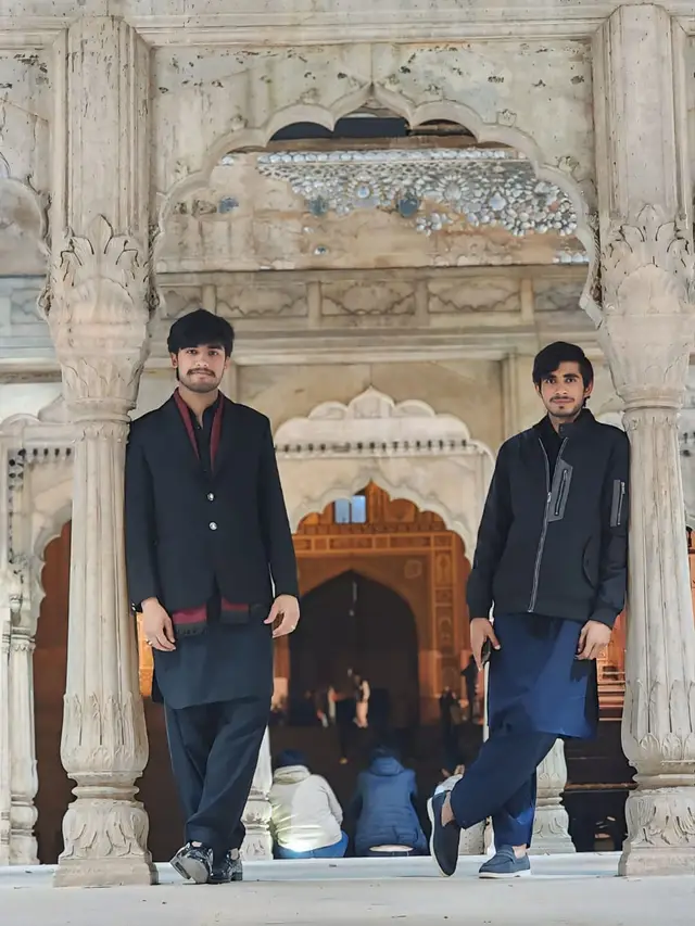 اللہ پاک میرے بھائی کو جنت الفردوس میں اعلیٰ مقام عطا فرمائے آمین 🤲🏻😭