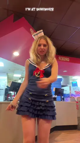 I am yandere chan and I ordered an XL pepperoni cheese tomato pie and a large brookie