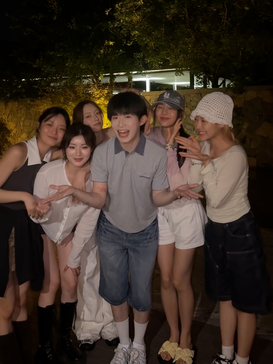 Pookie in the Chongqing 🇨🇳✌️✨ with #QICHEN #FIFTYFIFTY #피프티피프티 #Pookie_Challenge #FIFTYTRIP #피프티트립