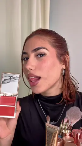 ¡WOW! Este rubor 2-en-1 lo cambia TODO. ¡Te deja la piel con un glow que no es de este mundo! ✨ #RuborPerfecto #maquillajerápido 