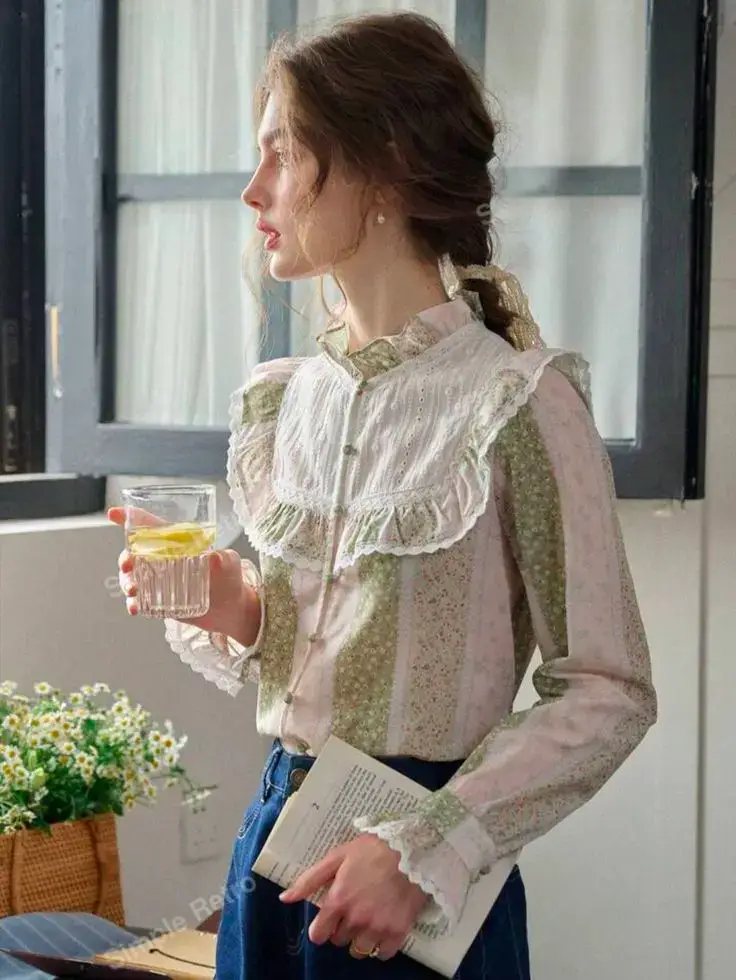 يه خکولیه غشقان ازاراول لويه ګنه ده  ده مينی ليوانو پورې خندل لويه ګنه ده خنده لکه ده ګل چې ده سپرلو نه پته لګې  مسکي چي شي نګار ده انګو نه پته لګې وه ده جنګ به يوا اوراز ستا سو کوڅي له راوالم  رقيب به لاس نيوالی پيصلي له راوالم  لګ خير دې ويسال وار نو دوغا به دارته واکې کچکول ده چه ملنګ نه ماتوال لويه ګنه ده ده مينی ليوانو پورې خندل لويه ګنه ده دوشمن نه پيژندې شي نه ده يار څه پته لګې په پته لاس واهل شو نو ده اغيار څه پته لګې په خپلا پي رازه منې ده کلی مشومان که  مينو باندي کانړې واراول لويه ګنه ده ده مينی ليوانو پورې خندل لويه ګنه ده يه خکولیه غشقان ازاراول لويه ګنه ده  او زاهیر نکې سته مينه کې زاهير ده که پوهيګې وا زاهير نکي زاهير  زاهيراول لويه ګنه ده ده مينی ليوانو پورې خندل لويه ګنه ده يه خکولیه غشقان ازاراول لويه ګنه ده 