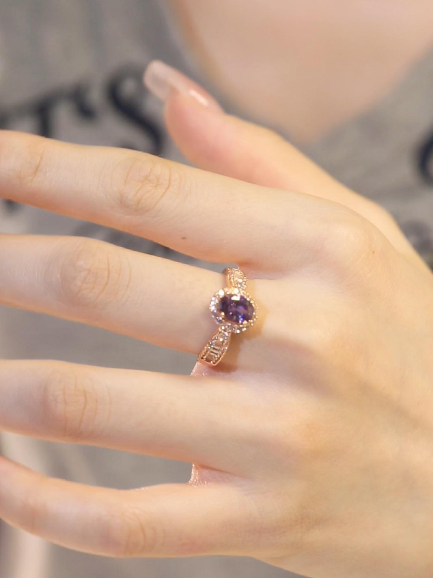 Kuharap cincin ini bisikkan namaku di hatimu. 💌#beautiful💖 #cantik #cincin #gift #GajianSale #gajiansale #cinta #CHICCOJEWELRY #Gadisku #fypシ #foryoupage #cincinkawin #fyp #simple #promoguncang1111 #megaguncang1212 #iloveyou