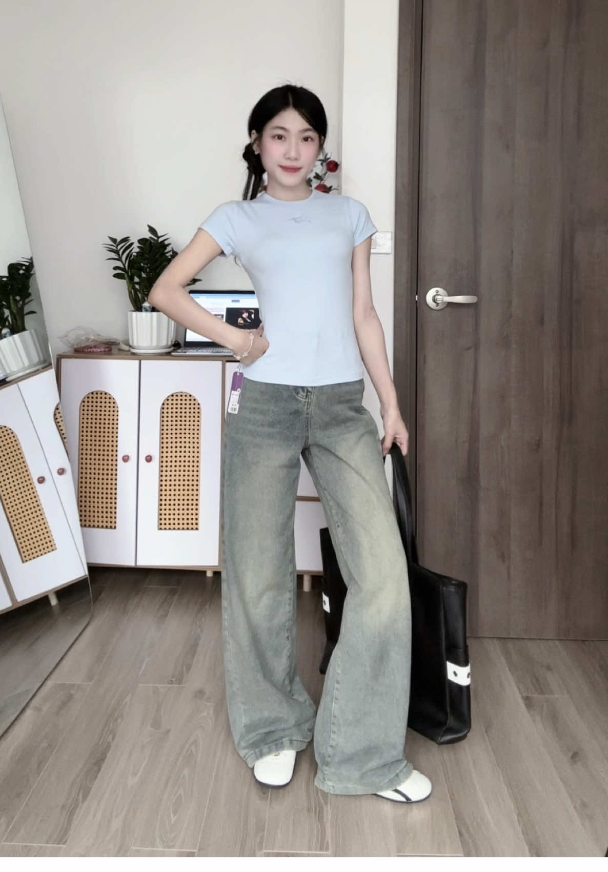 Em quần jean này đẹp từ chất jean đến form dáng luôn ấy, ta nói cái màu đẹp mê lun #outfitideas #quânxinh #quansuong #xuhuong #outfit 