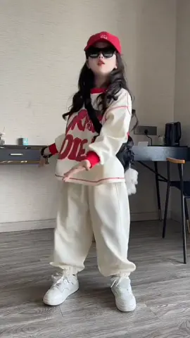 Set bộ nỉ cho bé gái mùa thu đông 2025 #thoitrangtreem #thoitrangbe #fashionkids #quanaotreem #nabikids 