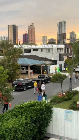 The whole street turned into a costume party 😭🎭 🎃👻#halloween #australia #fyp #goldcoast #spookyseason 