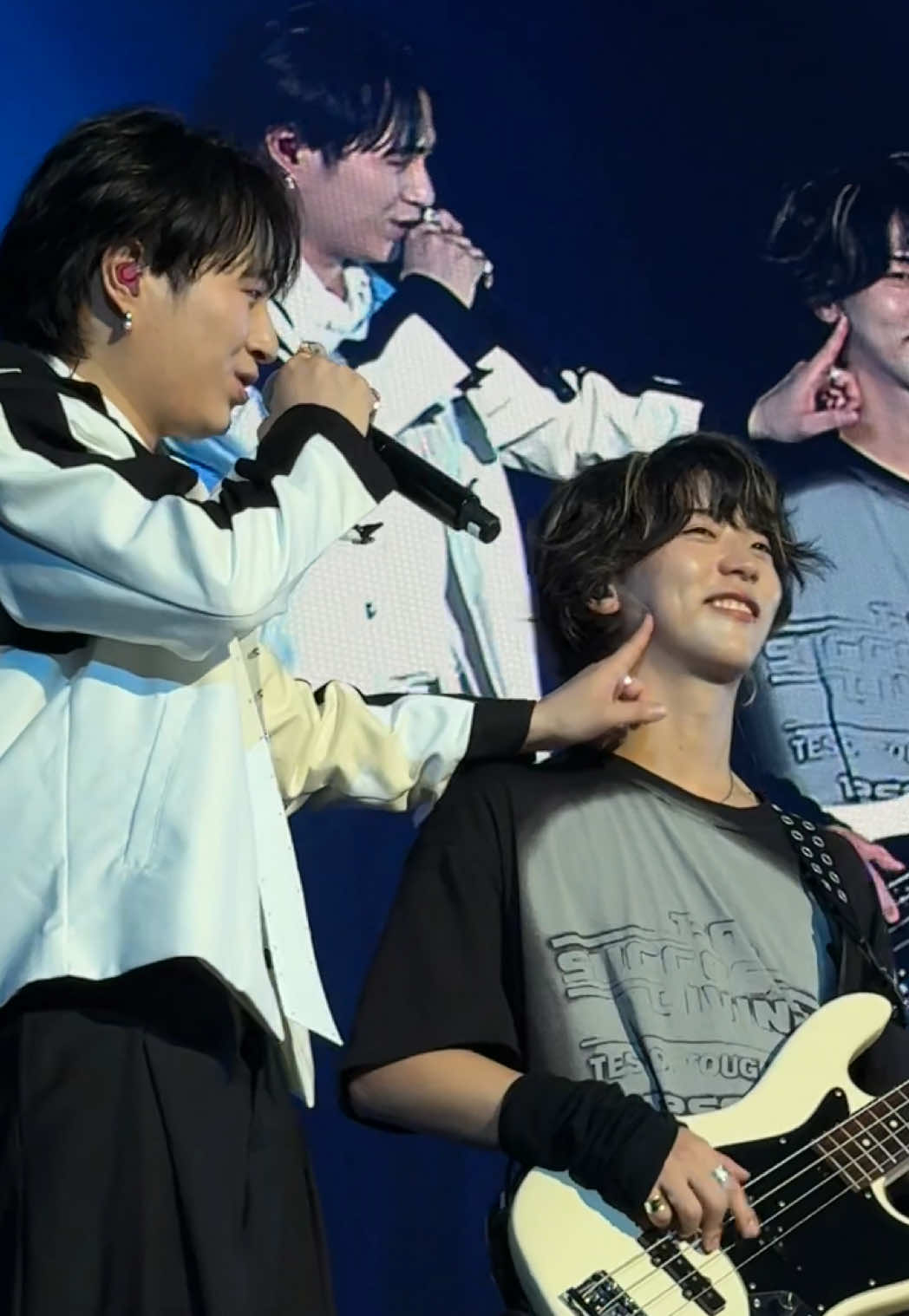 頬を撫でる🧏🏻‍♂️  @竹中雄大 Yudai Takenaka @KEIGO #novelbright #竹中雄大 #圭吾 #노벨브라이트 