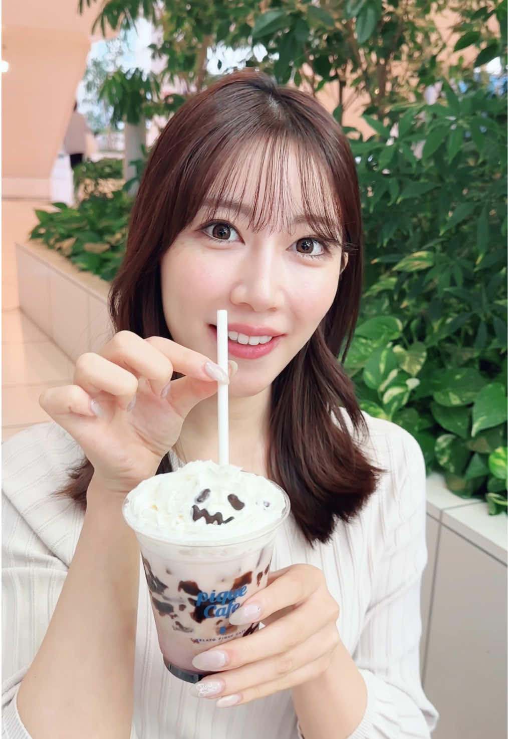 魚住茉由(@魚住茉由｜ウェザーニュース )が食べるハロウィンスイーツ👻🎃 【ジェラートピケカフェ】 スイートゴーストクレープ スイートゴーストラテ Happy Halloween🍠♪ #ハロウィン #halloween #スイーツ #魚住茉由 