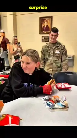 #surprise #soldier #cominghome #afterlongtime #meetagain 