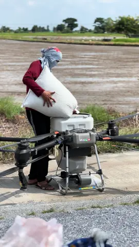 รุ่นต่อไปเริ่มได้🌾🤟🏻#djit50 #โดรนการเกษตร #วัยรุ่นสุพรรณ 