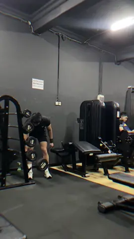 Compresionnya gacor 🔥  (Senyaman ini) 😭 #gym #gymrat #gymlifestyle #outfitgym #fyp 