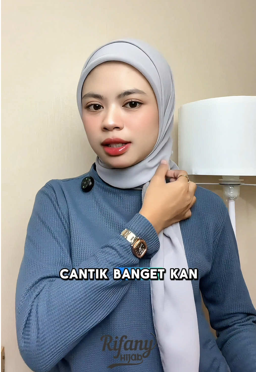 Baju biru pakai kerudung Bella Square warna Light grey...Cuakeeppp😍🥰 #Rifanyhijab #BERYbestirifany #fyp #bellasquare #bellasquarepremium 