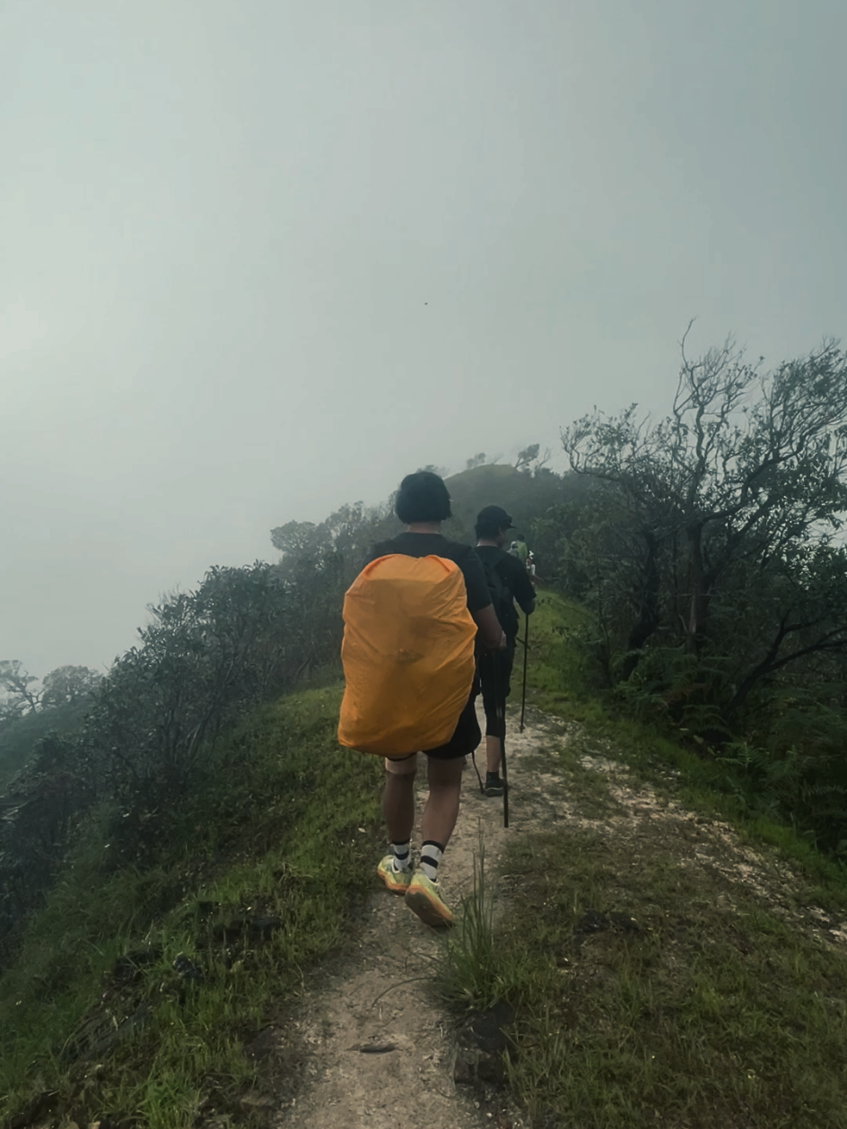 ถ้าคิดอะไรไม่ออกก็ให้ธรรมชาตินำทางไป😴🙋⛰️🍃🏕️⛈️#คลุยหลวง #ทูเล #จอวาเล #เดินป่า 