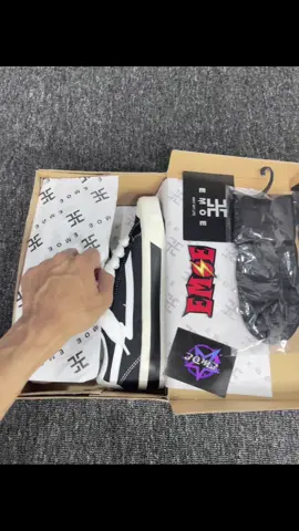 Sepatu sekolah bubbel black white dari emoe 😍🔥 #sepatupria #sepatusekolah #sepatusneakers #lokalbrand #emoe 