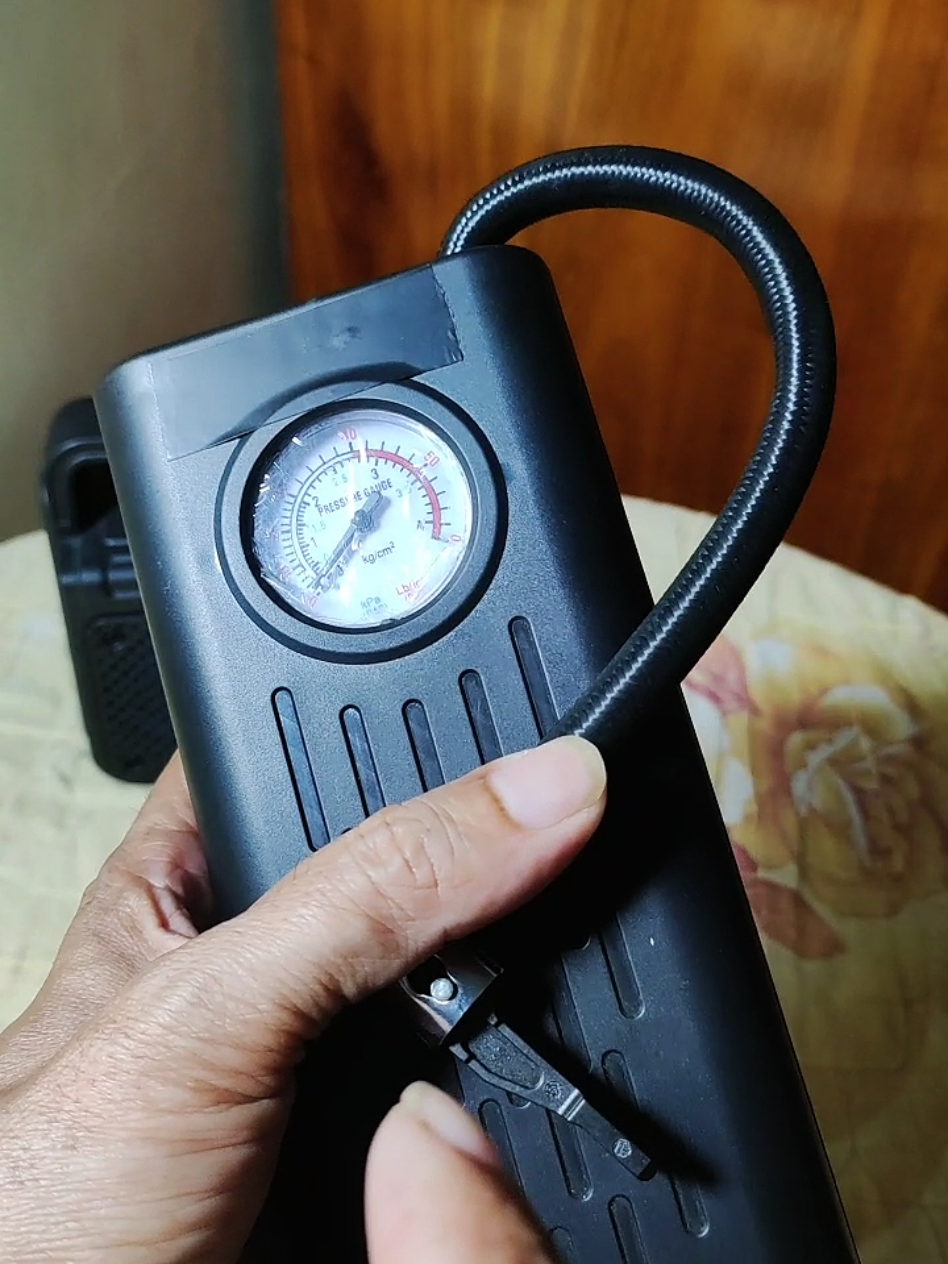 Máy bơm khí không dây cầm tay, sạc USB tự động ngắt, thích hợp cho lốp và bóng, bơm ôtô xe máy xe đạp và bóng  #maybomkhilopoto #maybomkhicamtay #maybomkhimini #maybomkhikhongday #dondan 