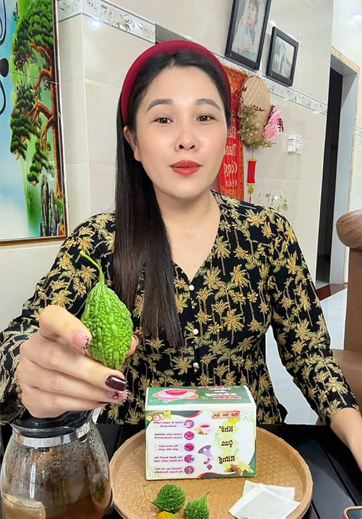 Trà khổ qua rừng dạng túi lọc, tiện lợi dễ sử dụng. Làm từ những trái khổ qua rừng tươi, giúp hỗ trợ ổn định đường huyết tốt cho những ai bị tiểu đường. Mọi Người tham khảo nha. #tra #trakhoquarung #khoquarung #trathaoduoc #monquasuckhoe 