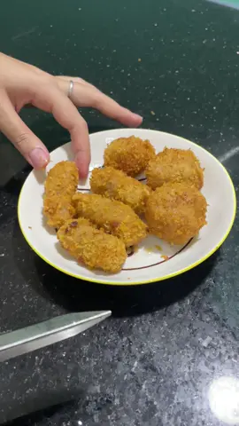 Em AMSR cho các chị nghe độ giòn của nem nhá 😆, mn ăn cứ nhắn em đặt nha e ko có sẵn nhiều nhma mn cứ order e trả đơn từ từ ạ 🫶🏻. Cảm ơn các ac đã ủng hộ những ngày vừa rồi ạ có gì sai sót chậm trễ mong mn bỏ qua cho iem.#nemchuaran #nemchuarantrancongchau #anvatsaigon #hanoi #cheese 