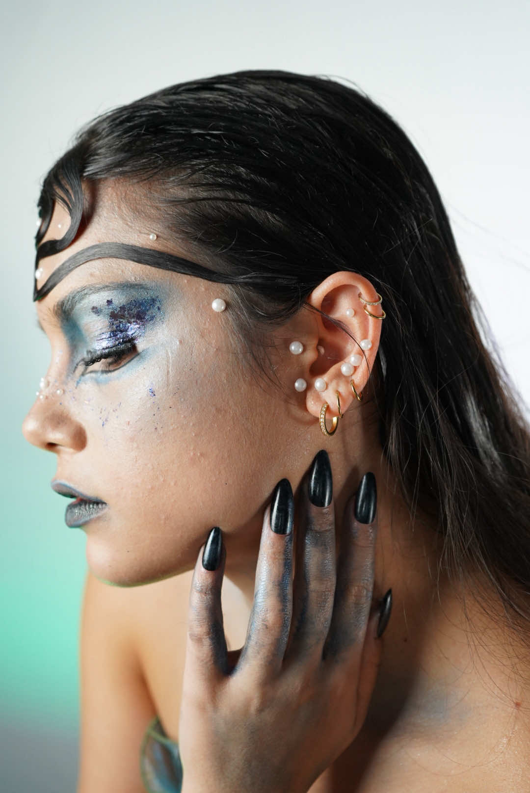 Now, mermaids are not as they are in the storybooks 🧜🏽‍♀️ #mermaidmakeup #halloweenlook #spookyseason #makeuptransition #siren   