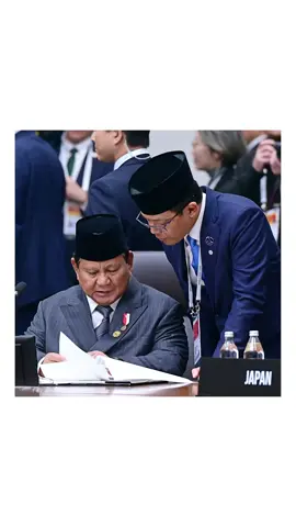Presiden Prabowo menghadiri KTT APEC 2025 di Korea Selatan.  KTT Apec kali ini menjunjung tema “Building a Sustainable For Tomorrow: Connect, Inmovate, Prosper”. APEC menyoroti kerjasama di bidang perdagangan, ekonomi berkelanjutan, penguatan UMKM dan kelompok rentan, dan inovasi digital. #prabowo 
