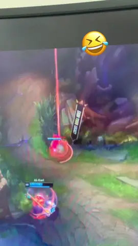 🤦 ối giời ơi, anh già đang làm gì vậy 🤣🤣🤣??? Tele ngay mặt cả team địch kkk 🤣🤣 #t1 #tktg #lol anh cơ ơi là anh cơ ♥️ 🤣