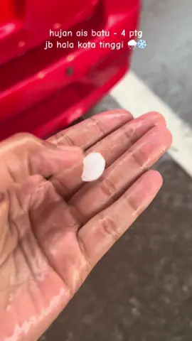 siang bukan main panas , tiber hujan ais batu terus ya kat JB nie . fuhhhh ~ sejukkkk 🥶