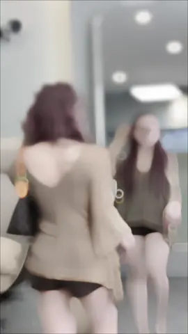 Tôi ghen tị ấy hả ? Xin lỗi, thu nhập 1 năm của tôi bằng cả 1 tháng lương của bạn đó 😒