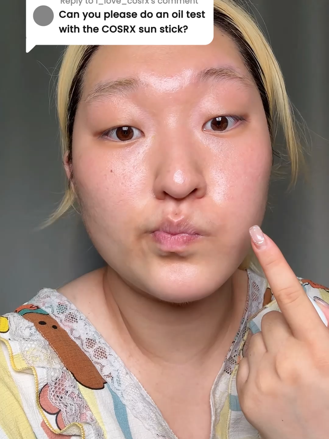 No shine, no residue  COSRX Invisible Sun Stick passes the oil blotting test, keeping your skin fresh and flawless all day. ✨ #cosrx #cosrxph #sunstick #invisiblesunstick #cosrxsunstick