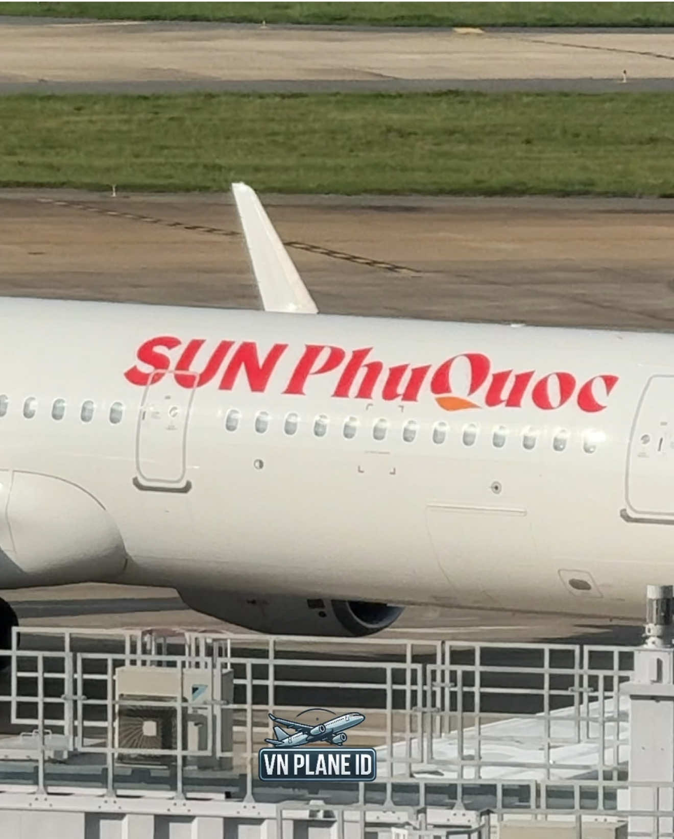 Tàu bay Airbus A321 VN-A280 Sun PhuQuoc Airways lần đầu tiên đến Tân Sơn Nhất. #Airbus #SunPhuQuoc 